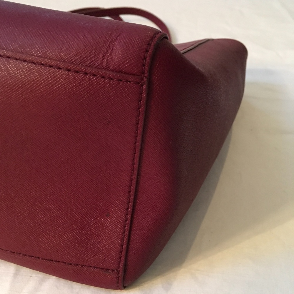 TORY BURCH Large York Tote Burgundy - Picture 13 of 15